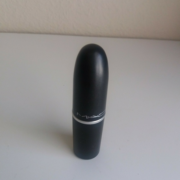 MAC lipstick in Matte Royal - Picture 2 of 3